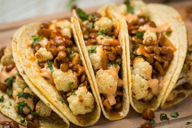 USA, Roasted Cauliflower and Seasoned Lentil Tacos